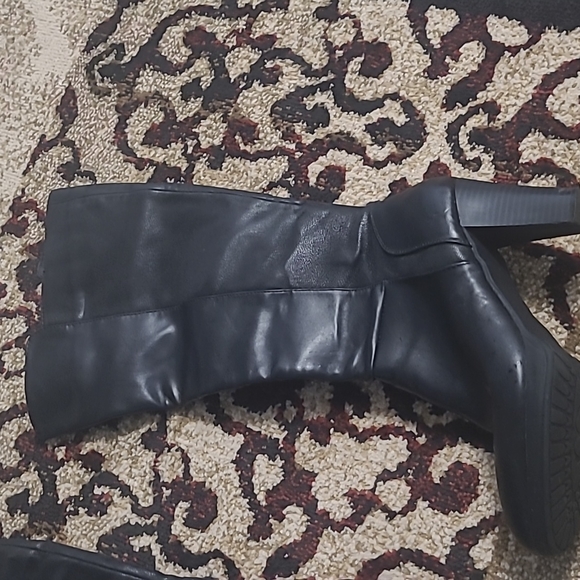 Boots - Picture 3 of 4